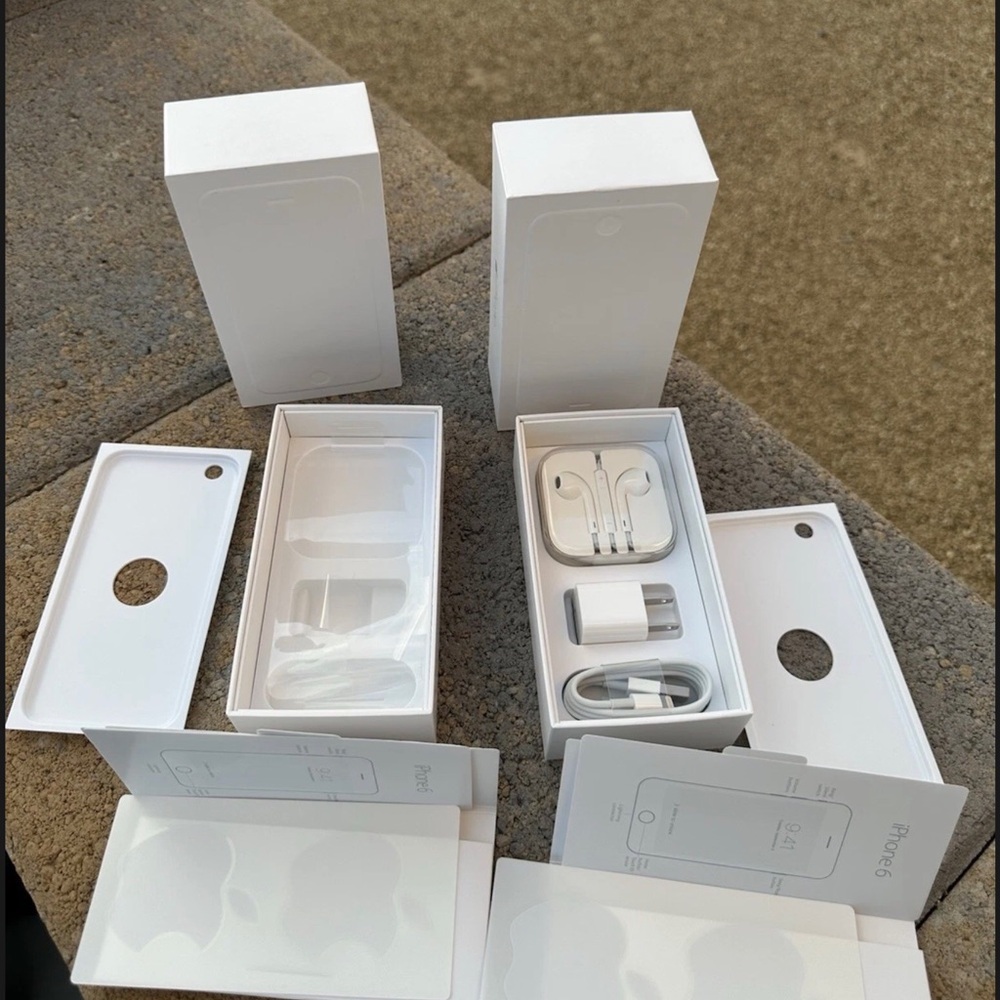 Apple White Charger, Lightning Cable and EarPods Accessory Kit